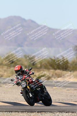 media/Dec-01-2025-Moto Forza (Mon) [[2daa91e15f]]/3-Beginner Group/Session 3 (Turn 3)/